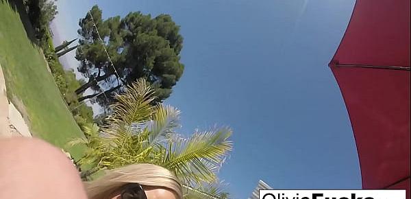 trendsOlivia has some summer fun in the pool